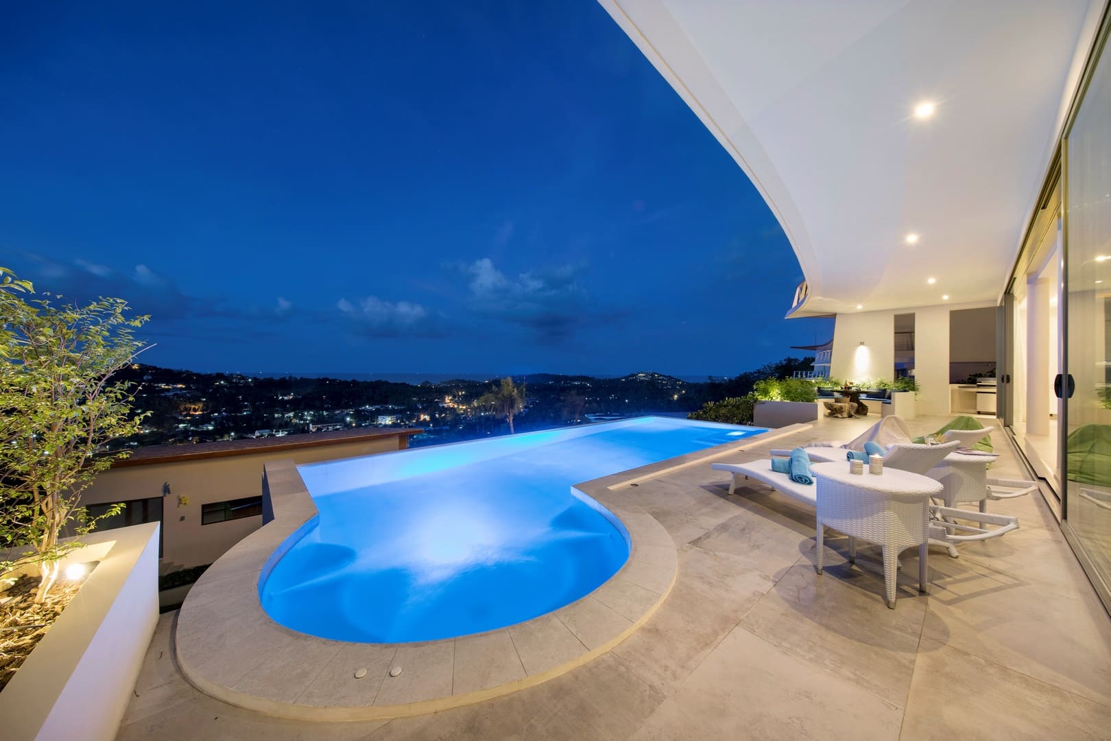 VILS-0056 - Luxury 4-bedroom sea view villa with infinity pool in Plai Laem for sale
