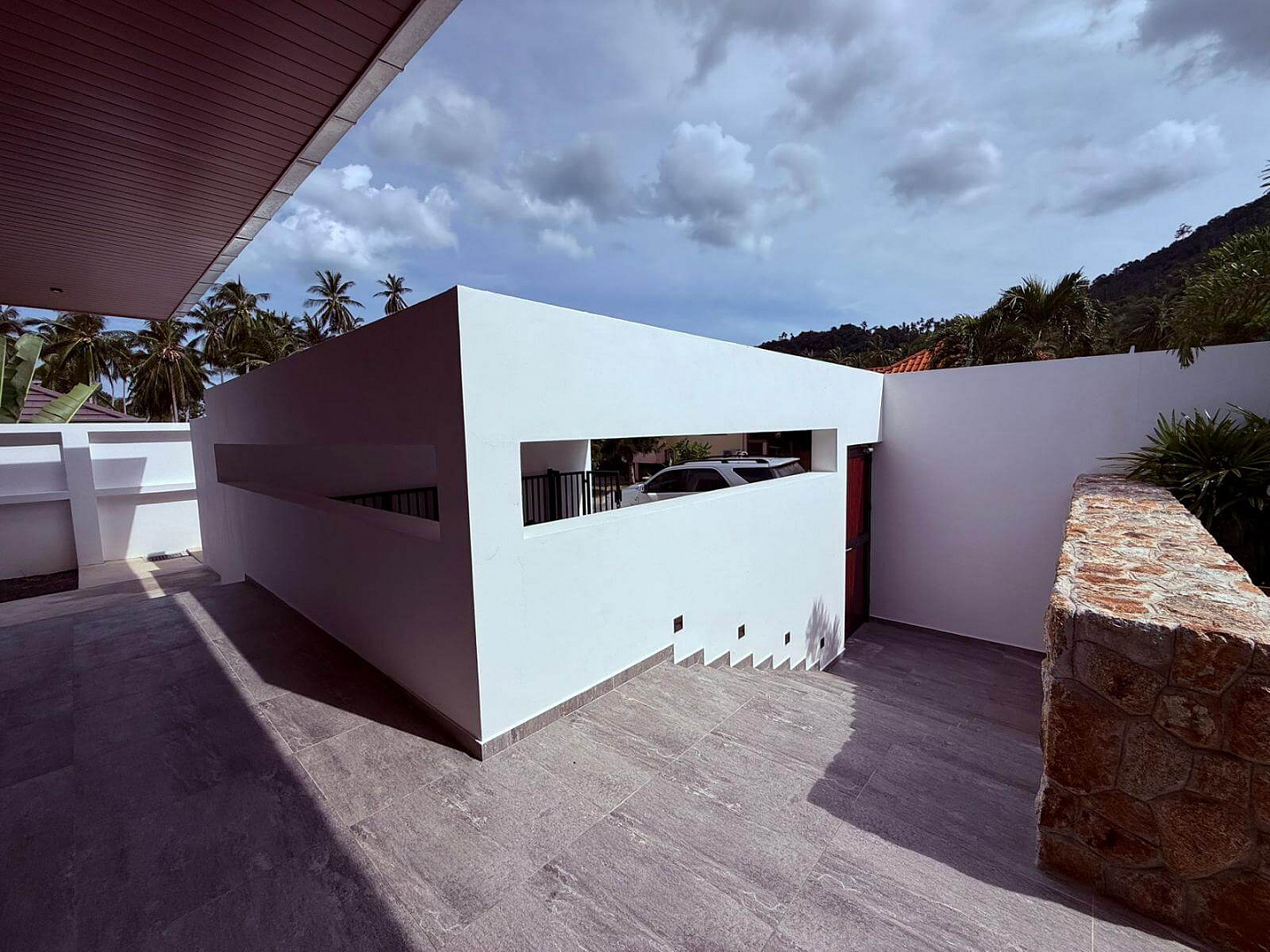 VILS-0057 - Ready-to-move 3-bedroom villa with private pool and garden on spacious 500 sqm plot in Lamai