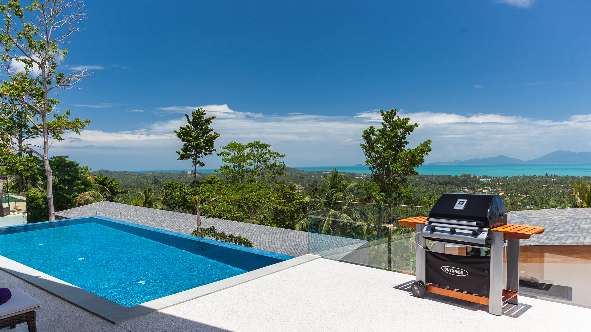 VILS-0080: Spacious 4-bedroom sea view villa with infinity pool in Maenam