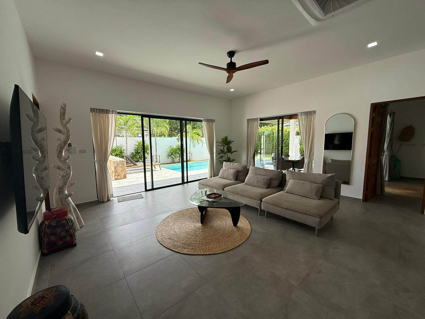VILS-0057 - Ready-to-move 3-bedroom villa with private pool and garden on spacious 500 sqm plot in Lamai
