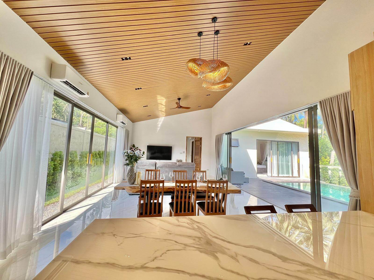 VILS-0051 - Ready to move in 3-Bedroom single-storey villa with private pool and parking10 minutes to the beach Maenam