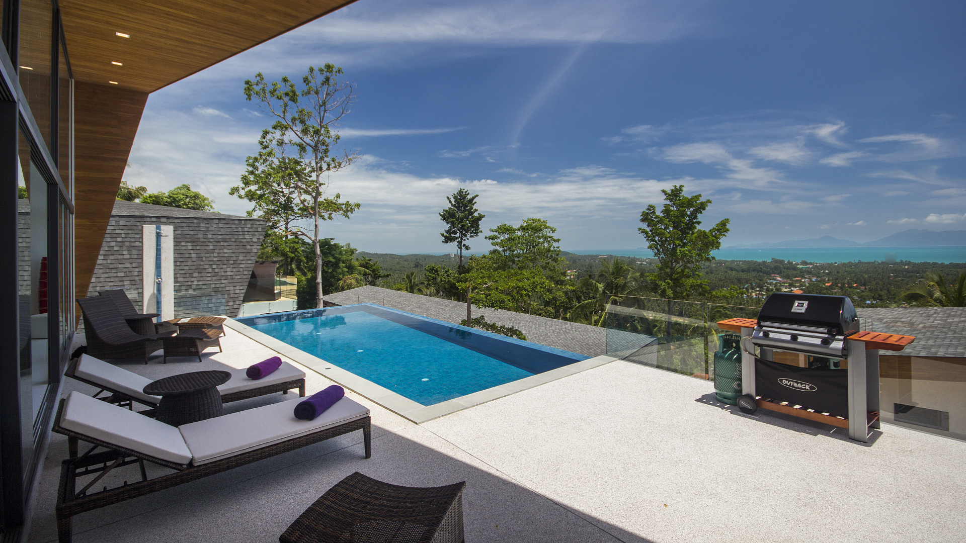 VILS-0080: Spacious 4-bedroom sea view villa with infinity pool in Maenam