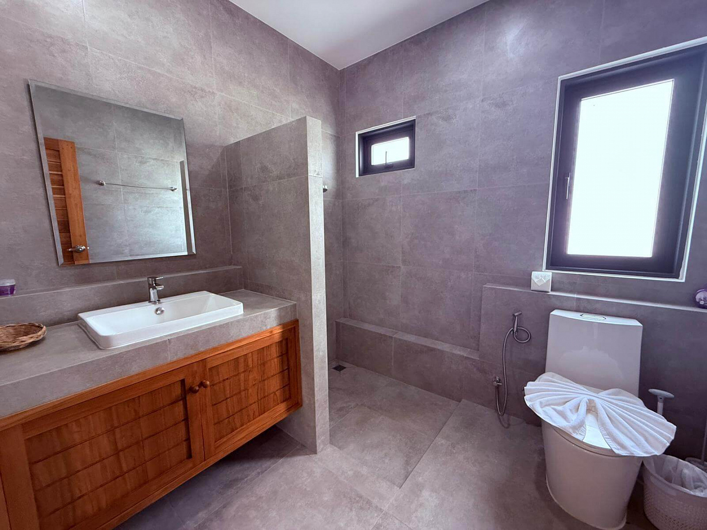 VILS-0057 - Ready-to-move 3-bedroom villa with private pool and garden on spacious 500 sqm plot in Lamai