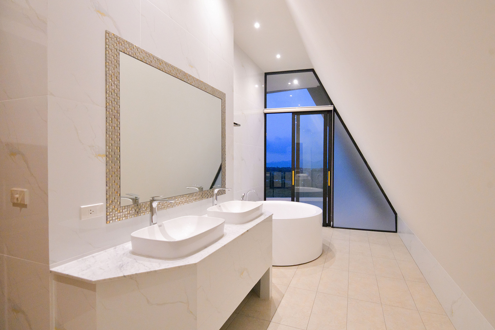 VILS-0086: Luxury 5-Bedroom Hillside Villa with Private Pool, Gym & Sauna in Bo Phut