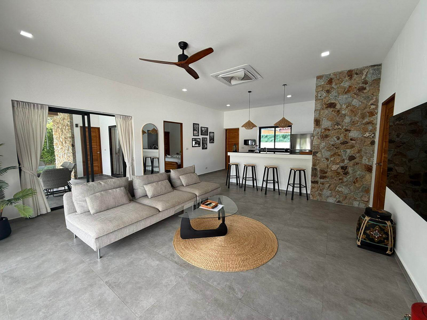 VILS-0057 - Ready-to-move 3-bedroom villa with private pool and garden on spacious 500 sqm plot in Lamai
