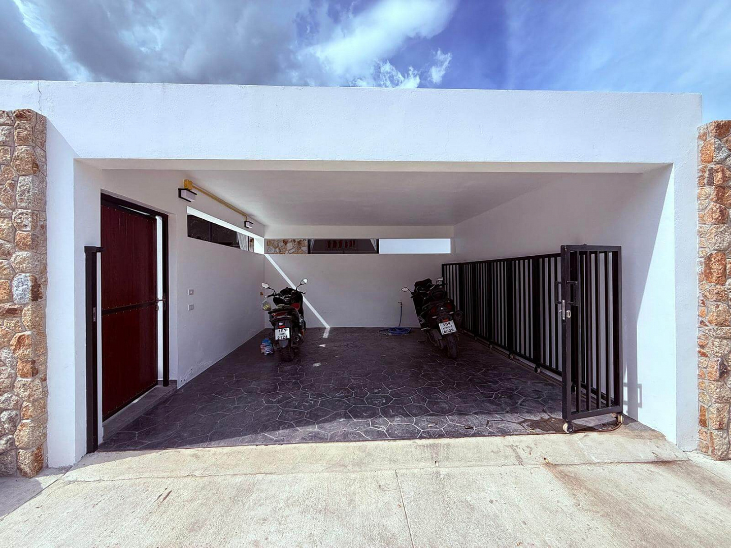 VILS-0057 - Ready-to-move 3-bedroom villa with private pool and garden on spacious 500 sqm plot in Lamai