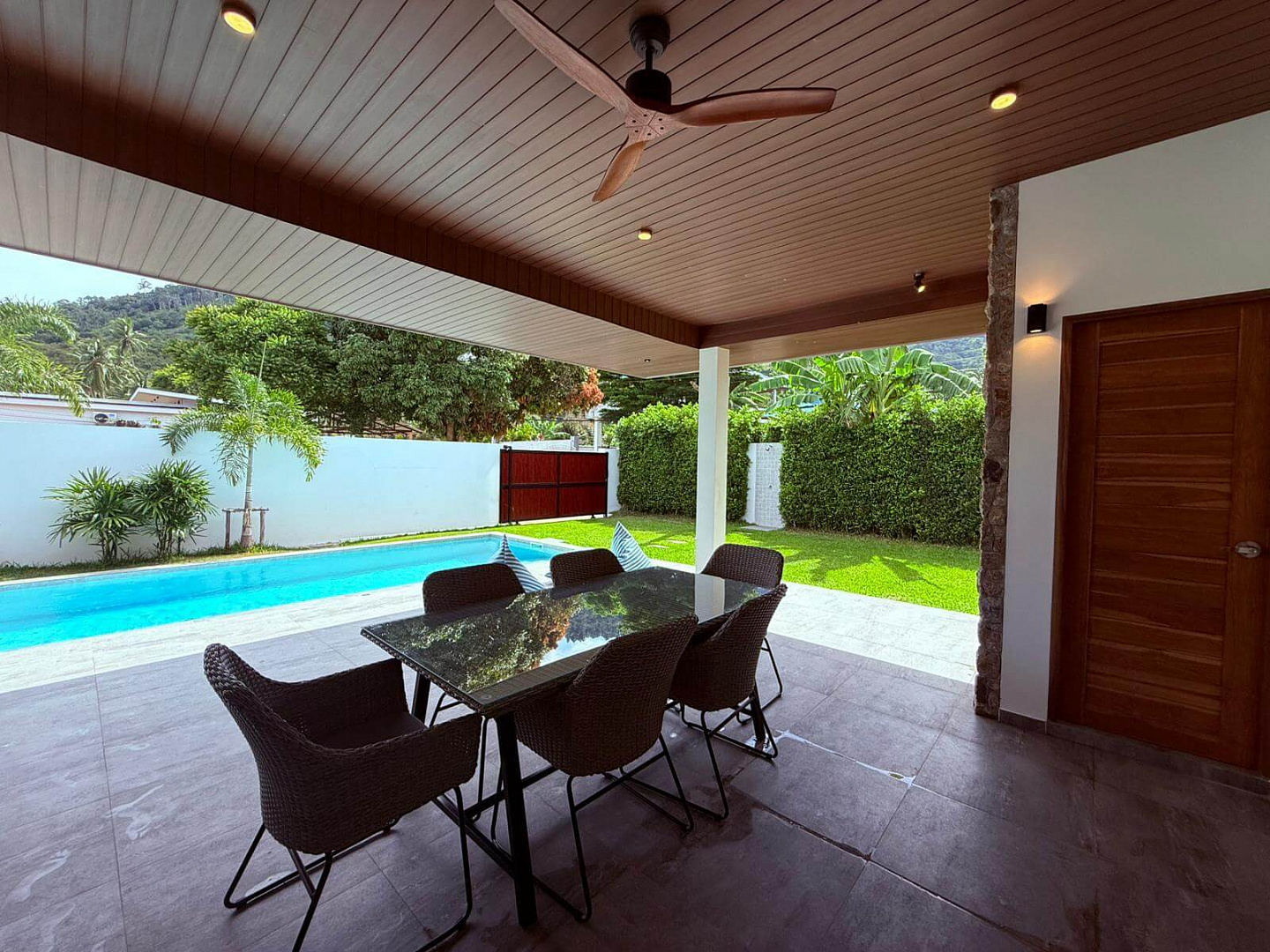 VILS-0057 - Ready-to-move 3-bedroom villa with private pool and garden on spacious 500 sqm plot in Lamai